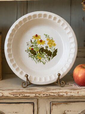 Vintage 11” Floral Pie Plate – Scalloped Rim – Cottagecore